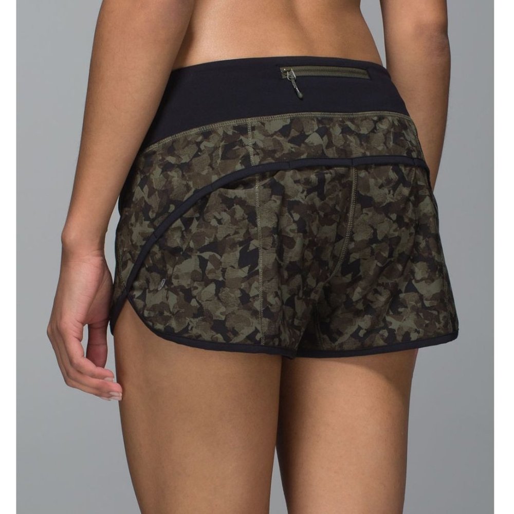 Lululemon Speed Low-Rise Lined Short 2.5" / Size 6 / Mystic Jungle Fatigue Green